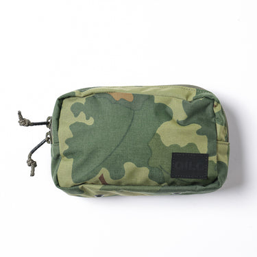 Qilo prison wallet bag in green camouflage fabric, front label patch, zip top, drawstring pulls