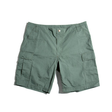 Cargo shorts in camo green with front seam and flap cargo pockets