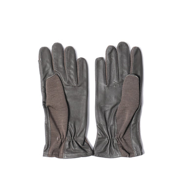 Gray pilot short cuff leather gloves with suede-like palm patches and stitching