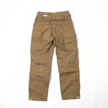 Coyote combat tactical pants with knee seam detailing and cargo side pockets