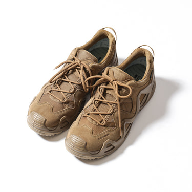 Coyote low tactical boots with lace-up closure and cushioned tongue.