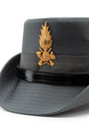 像帶有徽章的新意大利警察女士帽子