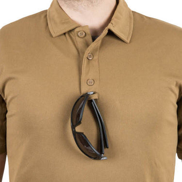 Coyote polo shirt with short sleeves, three-button placket, and pointed collar